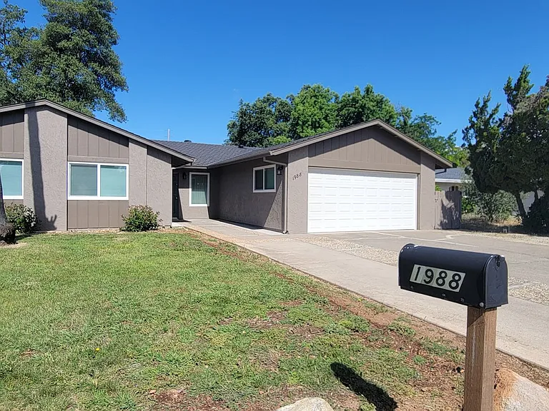 1988 Shasta Pines Way — Photo 2