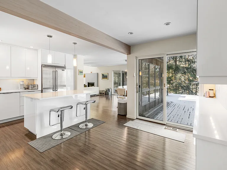 1 Longwoods Ln — Photo 12
