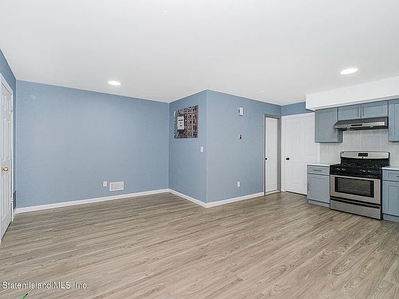 2nd image of 67 Willow Wood Ln Floor 1