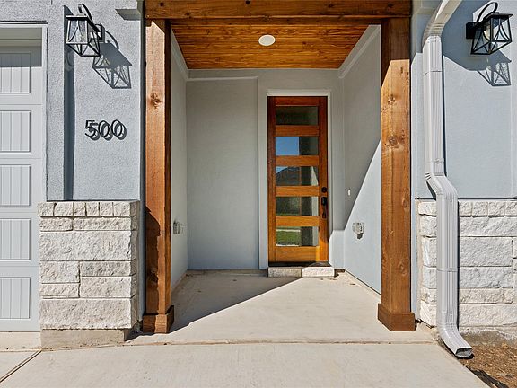 3rd image of 500 Treaty Oak Dr