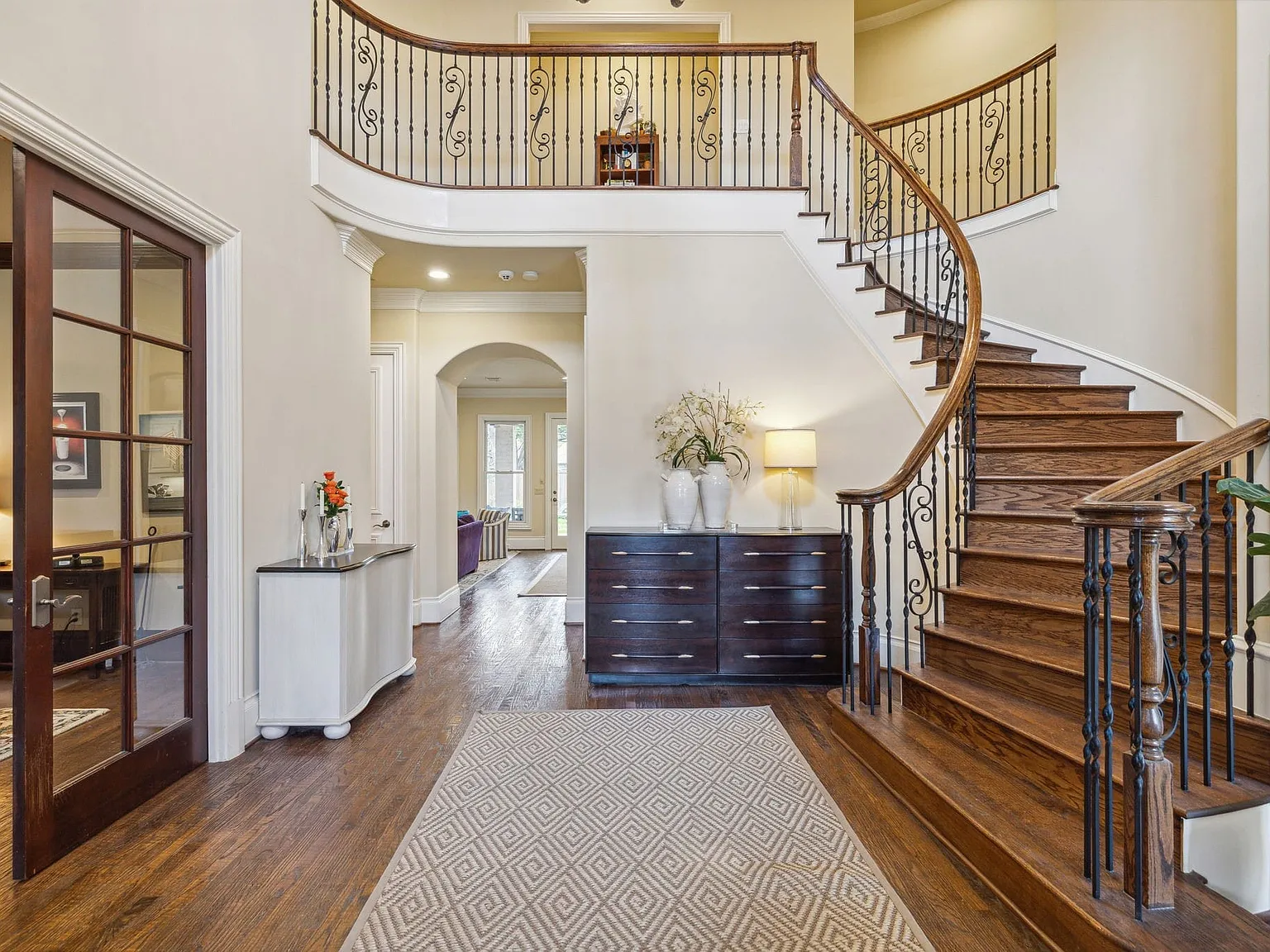 5 bed, 7.0 bath, 4724 sqft, $12,500 — Photo 3