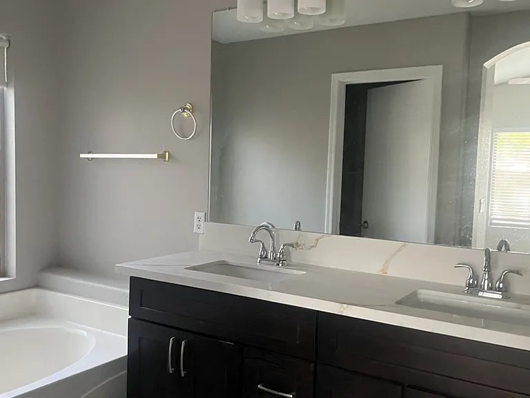7211 W Irma Ln — Photo 8