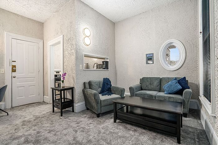 1st image of 323 Woodward Ave #5
