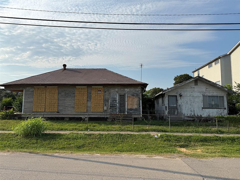 1st image of 2402 Freeman St