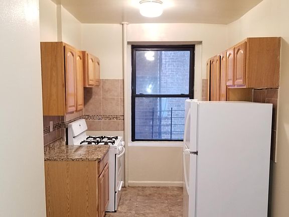 2nd image of 3204 Holland Ave #25