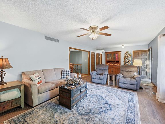 3rd image of 3720 SE 27th Ter