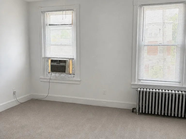 445 Roxborough Ave — Photo 3