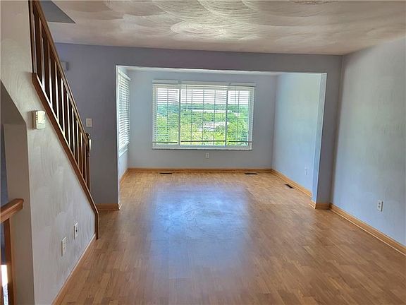 4th image of 50 Fairway Dr
