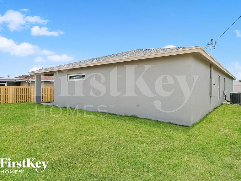 643 SW Sail Ter — Photo 15