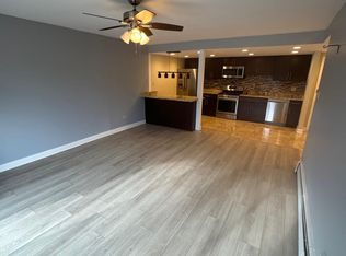 7S065 Suffield Ct #F107, Westmont, IL 60559