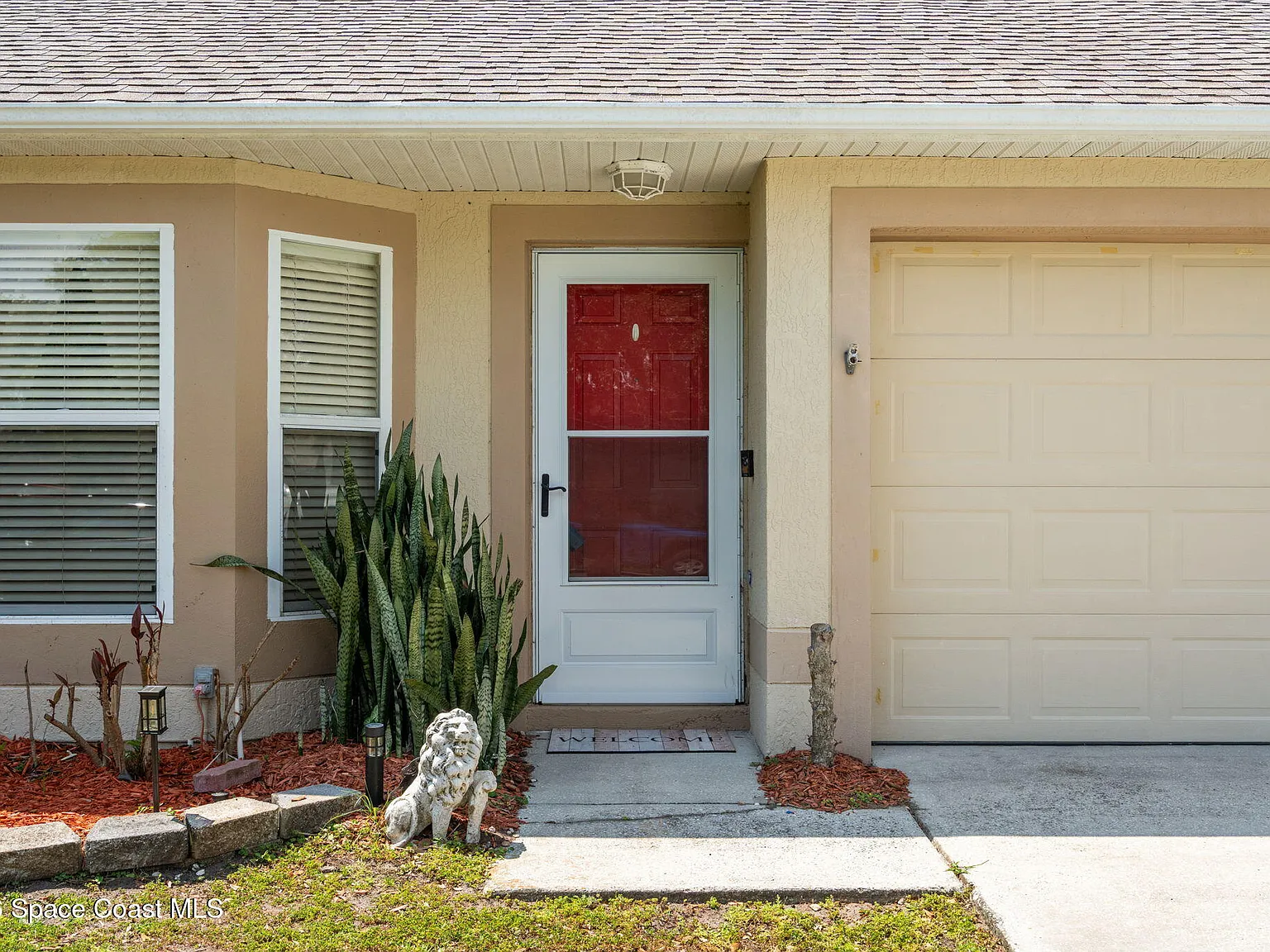 3 bed, 2.0 bath, 1349 sqft, $2,500 — Photo 3