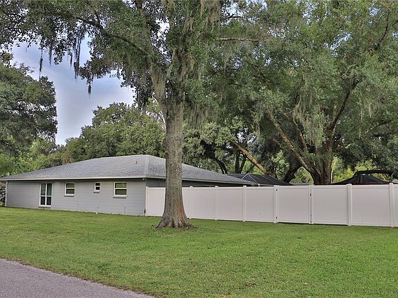 4th image of 3913 Lake Joyce Dr