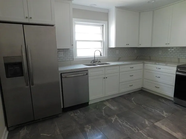 304 Avenue A — Photo 23