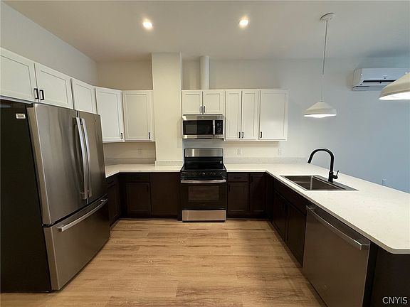 4th image of 1117 W Fayette St #113