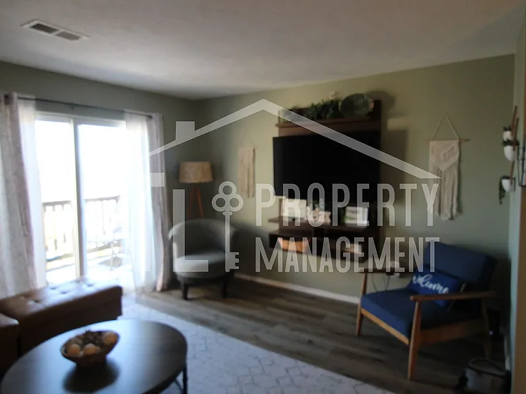 2905 Vineyards Pkwy #5 — Photo 3