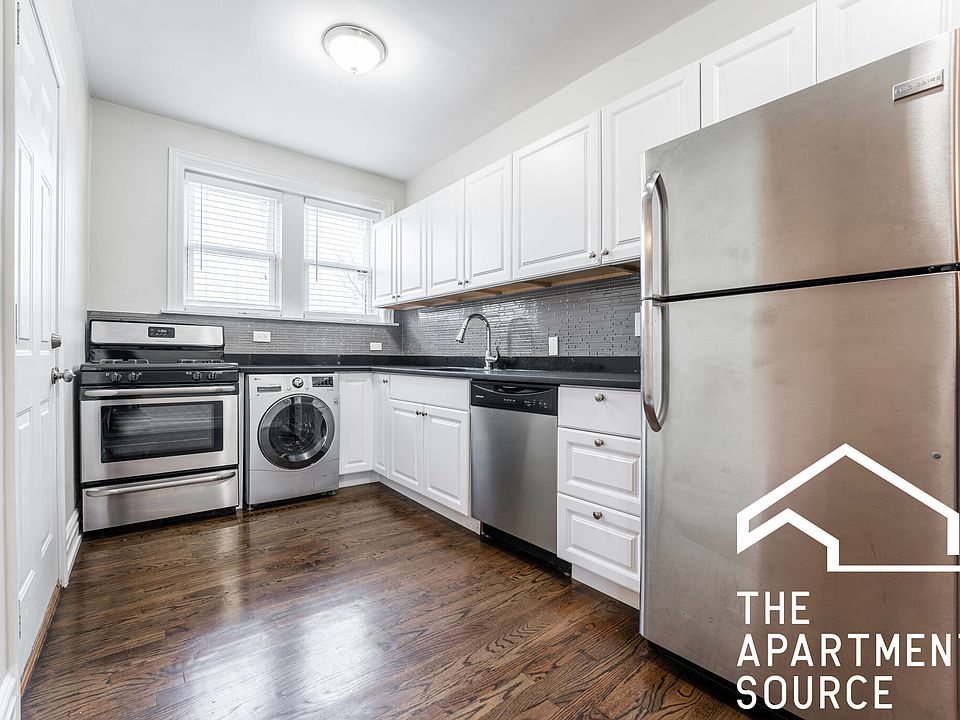 1st image of 3817.5 N Greenview Ave #2