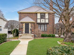 459 Hill Ave, Glen Ellyn, IL 60137