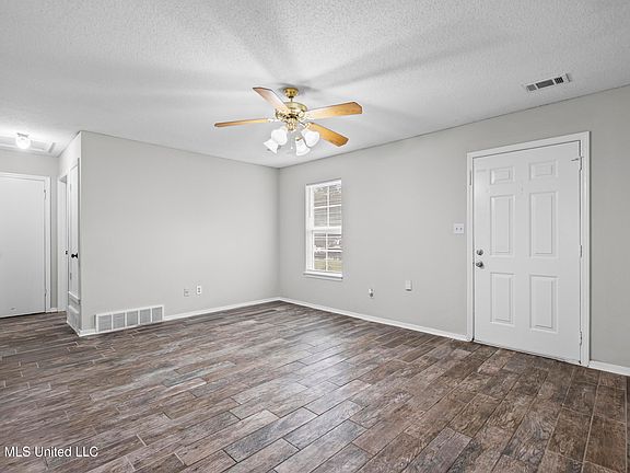 5th image of 3520 Mayfair Dr