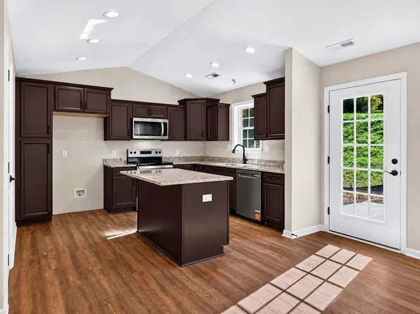 108 Brook Glen Ln, Staunton, VA 24401