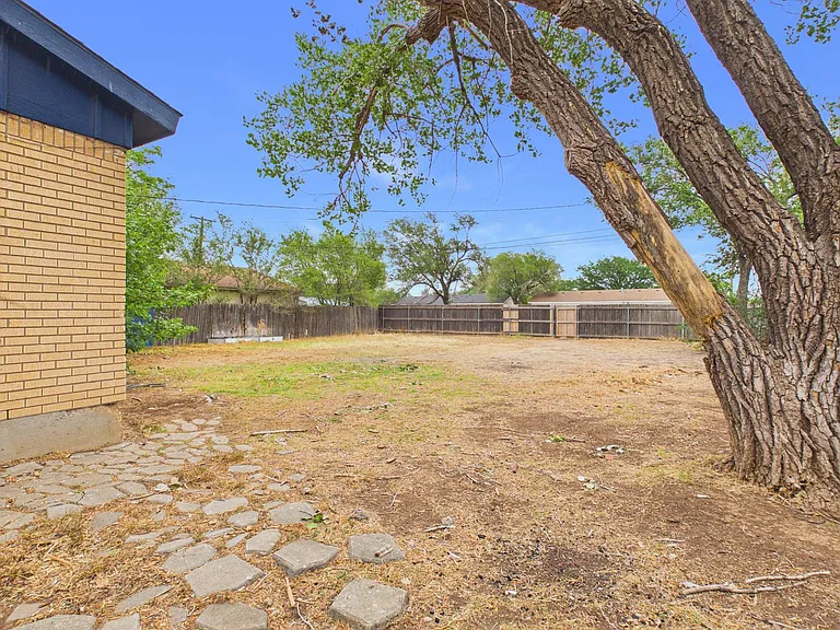 3319 Teckla Blvd — Photo 26