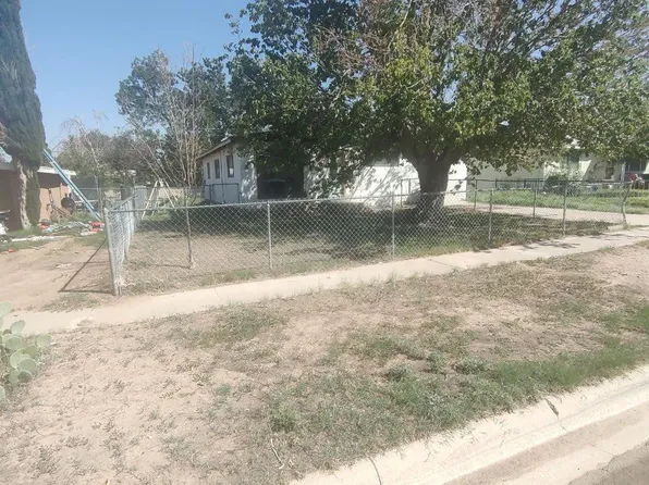804 Sandia St, Carlsbad, NM 88220