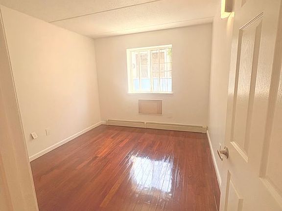 5th image of 2060 Washington Ave #2