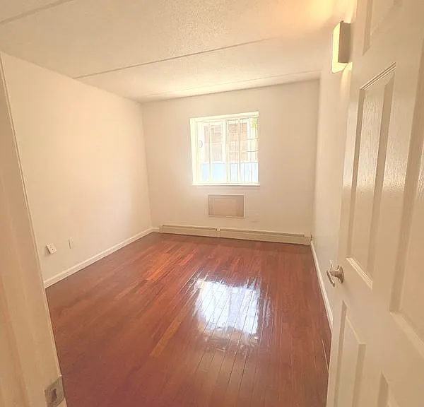 2060 Washington Ave #2 — Photo 5