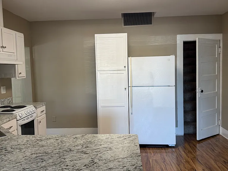 301 SE Baker St #1 — Photo 15