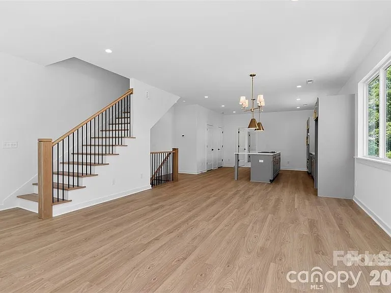 2714 Baltimore Ave — Photo 12
