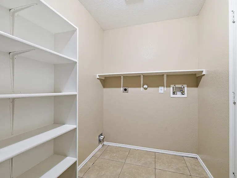 151 McLennan Oak — Photo 12