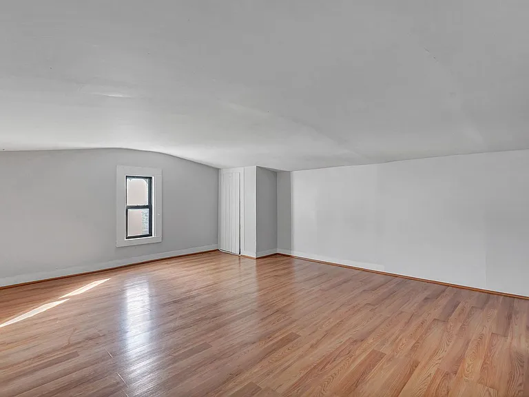 33 Howe St #35 — Photo 41