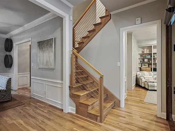 2nd image of 1206 Twin Cres