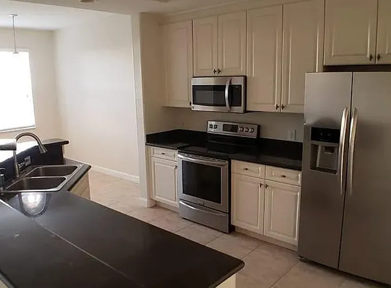 This is a sample photo of the same floor plan. The apartment is under renovation and the photos will be updated when construction is completed. Finishes will be similar but not exactly the same.