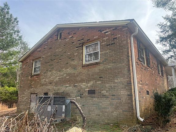 4th image of 7518 Russell Rd