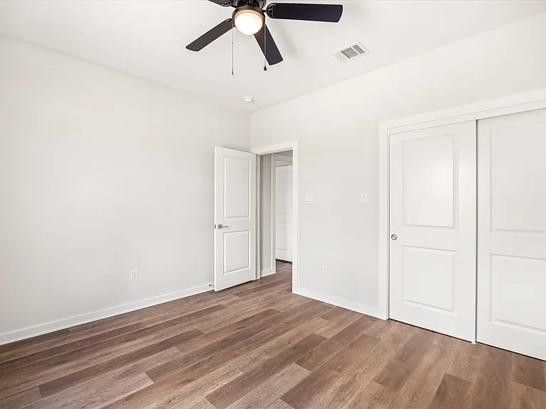 706 N Sycamore Dr — Photo 22