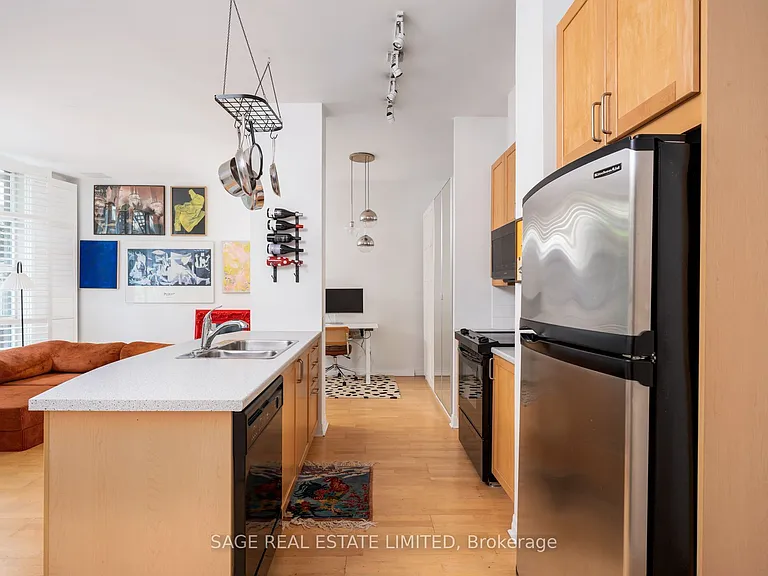 901 Queen St W #102 — Photo 4
