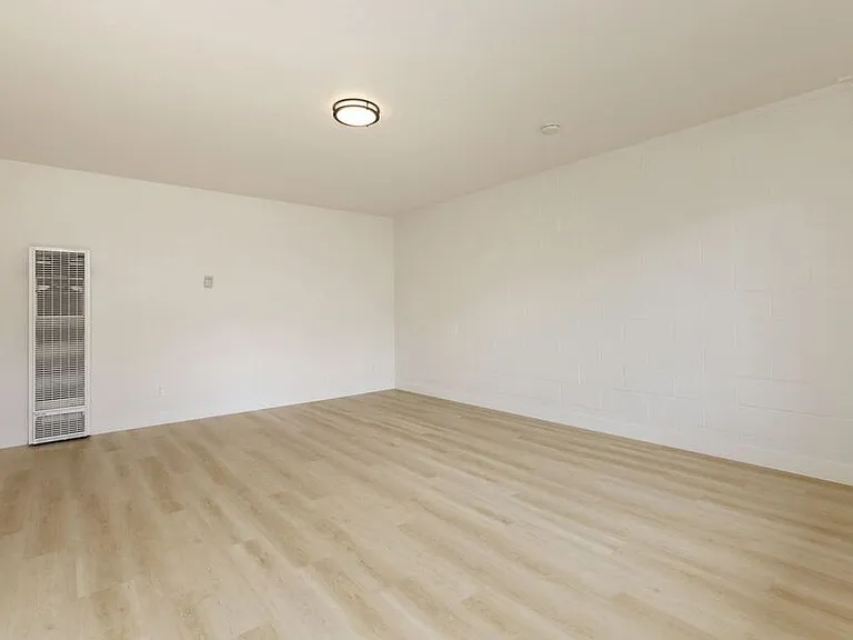 407 Vernon St — Photo 4
