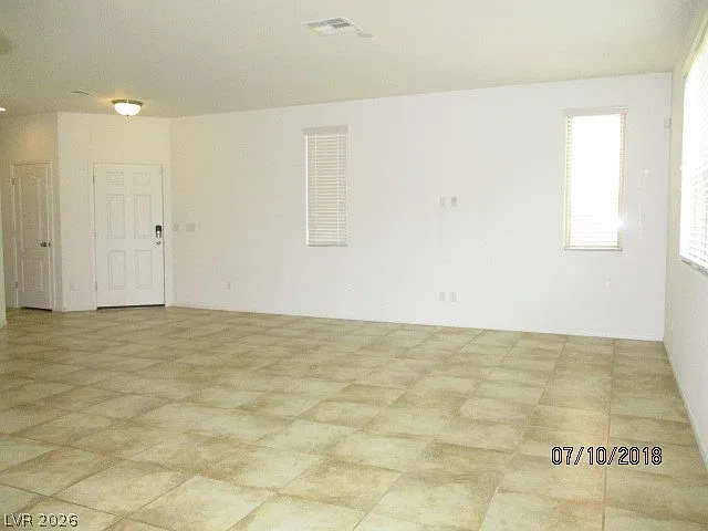 4 bed, 2.5 bath, 2007 sqft, $2,061 — Photo 4