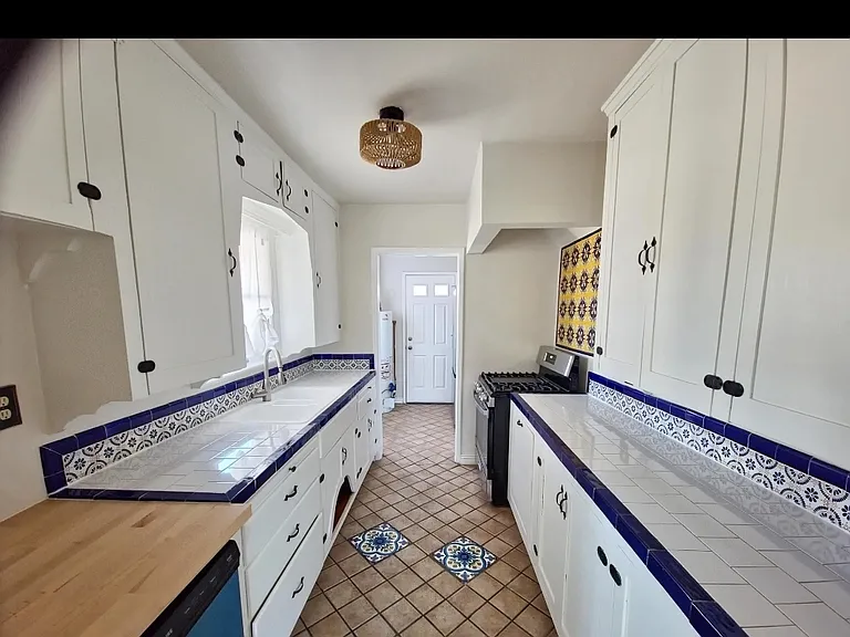 1541 W Culver St — Photo 11
