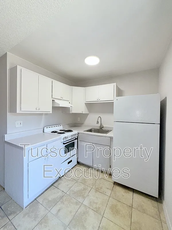 1 bed, 1.0 bath, 306 sqft, $700 — Photo 1