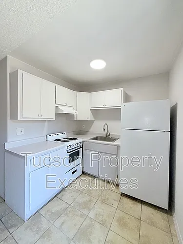 3810 E Monte Vista Dr Photo 1