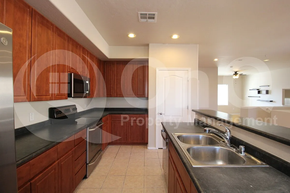 2 bed, 2.0 bath, 1618 sqft, $2,095 — Photo 4