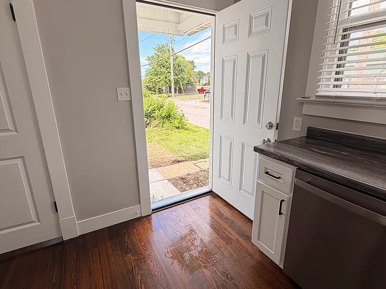 4730 Walter St — Photo 29