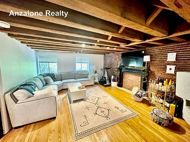 102 Commercial St #5 — Photo 1