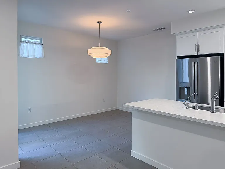 1568 E Thompson Blvd — Photo 9