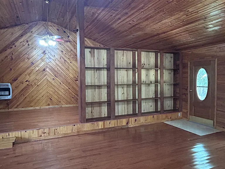 901 Temple Grove Rd — Photo 16