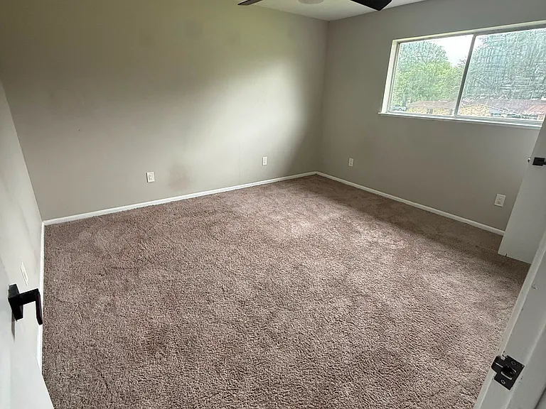 2712 Seattle St — Photo 6