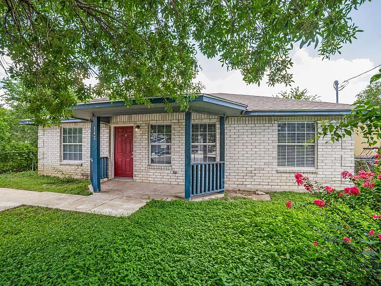 342 Consuelo — Photo 3