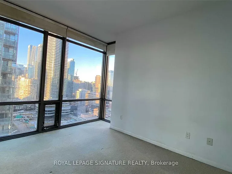 38 Grenville St #2209 — Photo 10