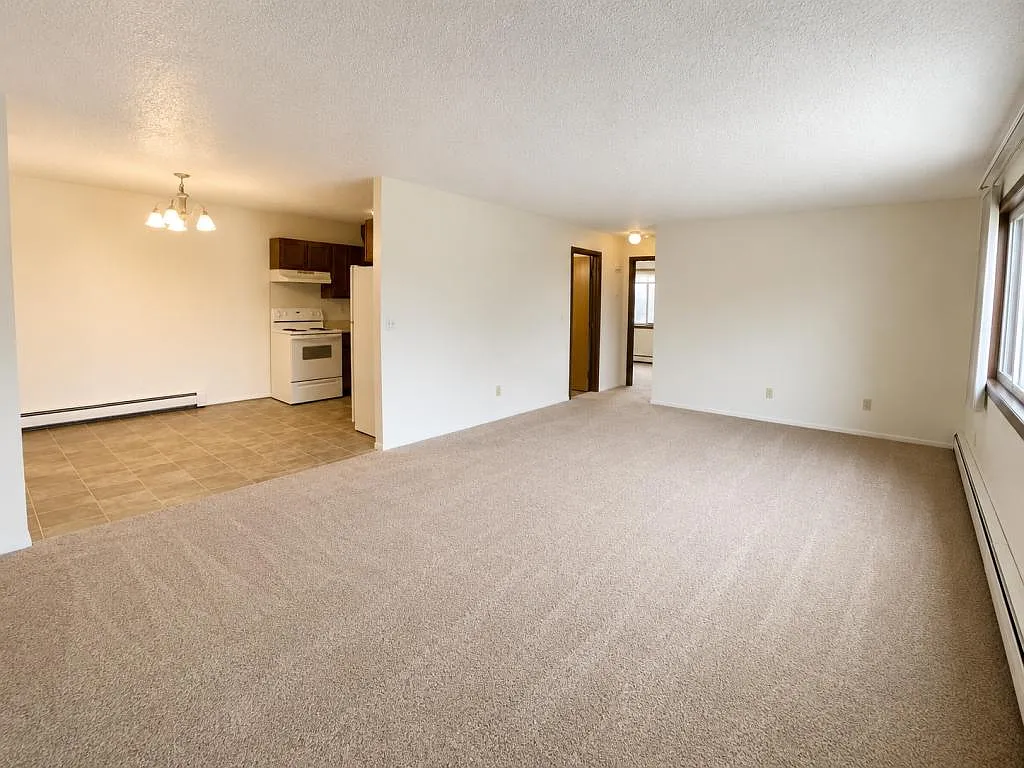 708 Boundary Rd NW — Photo 2